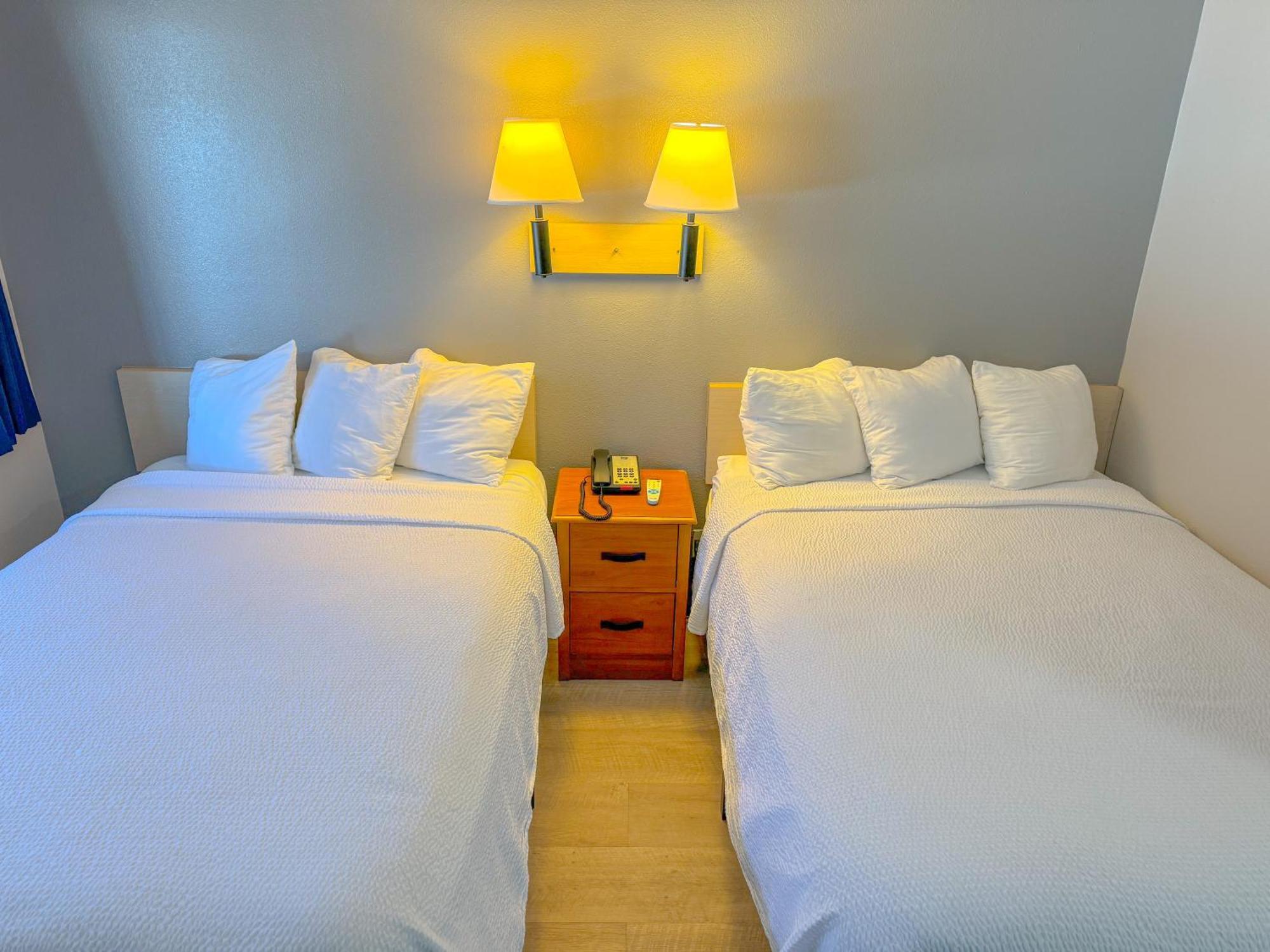 Super 7 Motel Coralville Ngoại thất bức ảnh