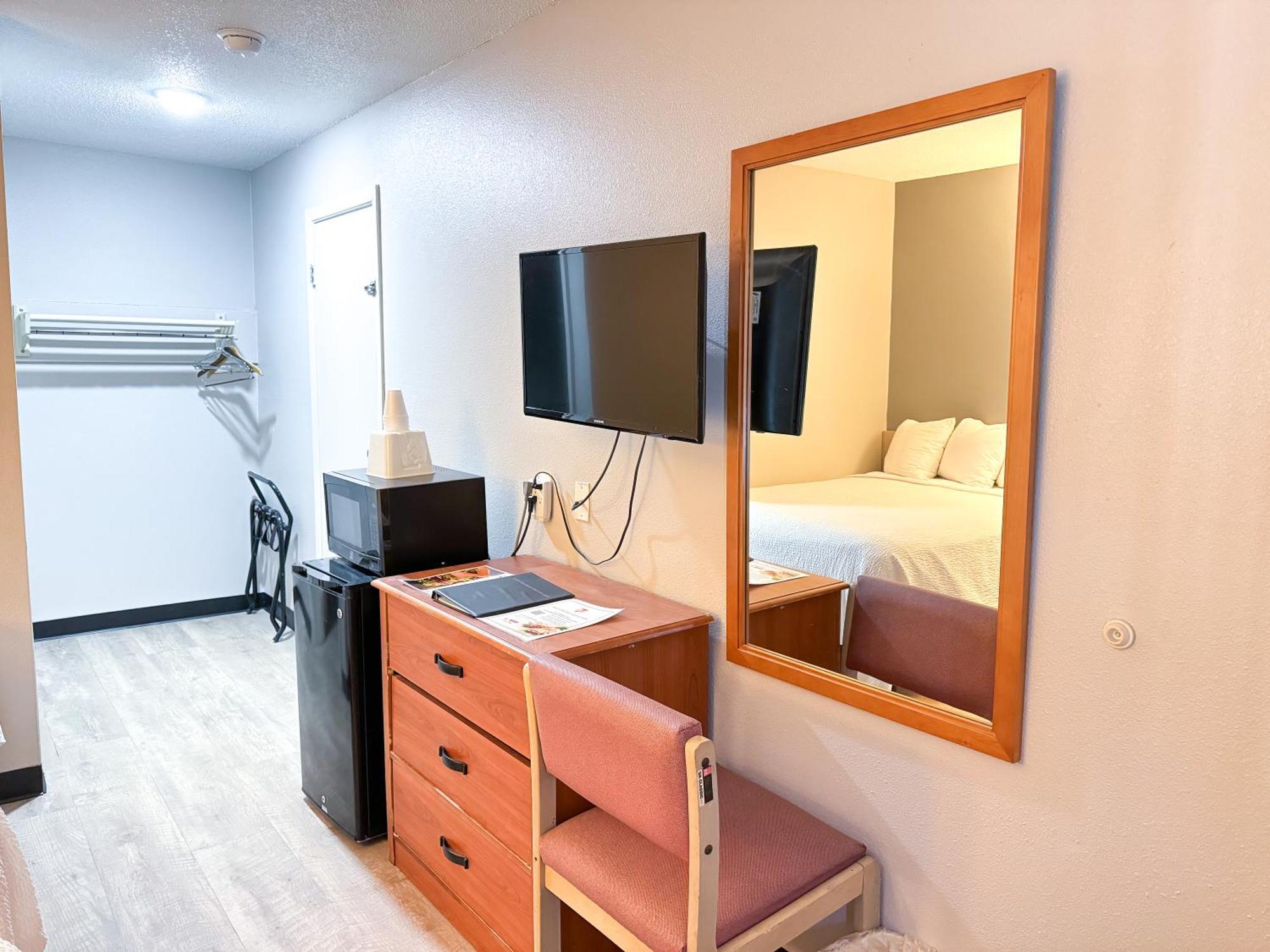 Super 7 Motel Coralville Ngoại thất bức ảnh