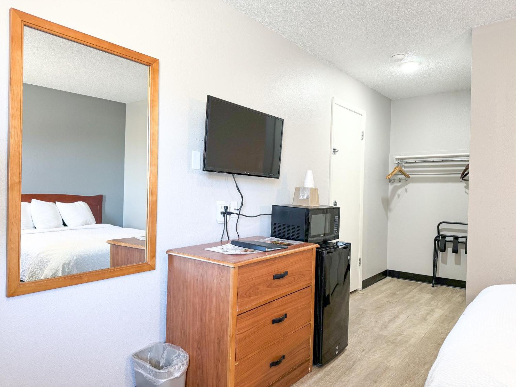 Super 7 Motel Coralville Ngoại thất bức ảnh