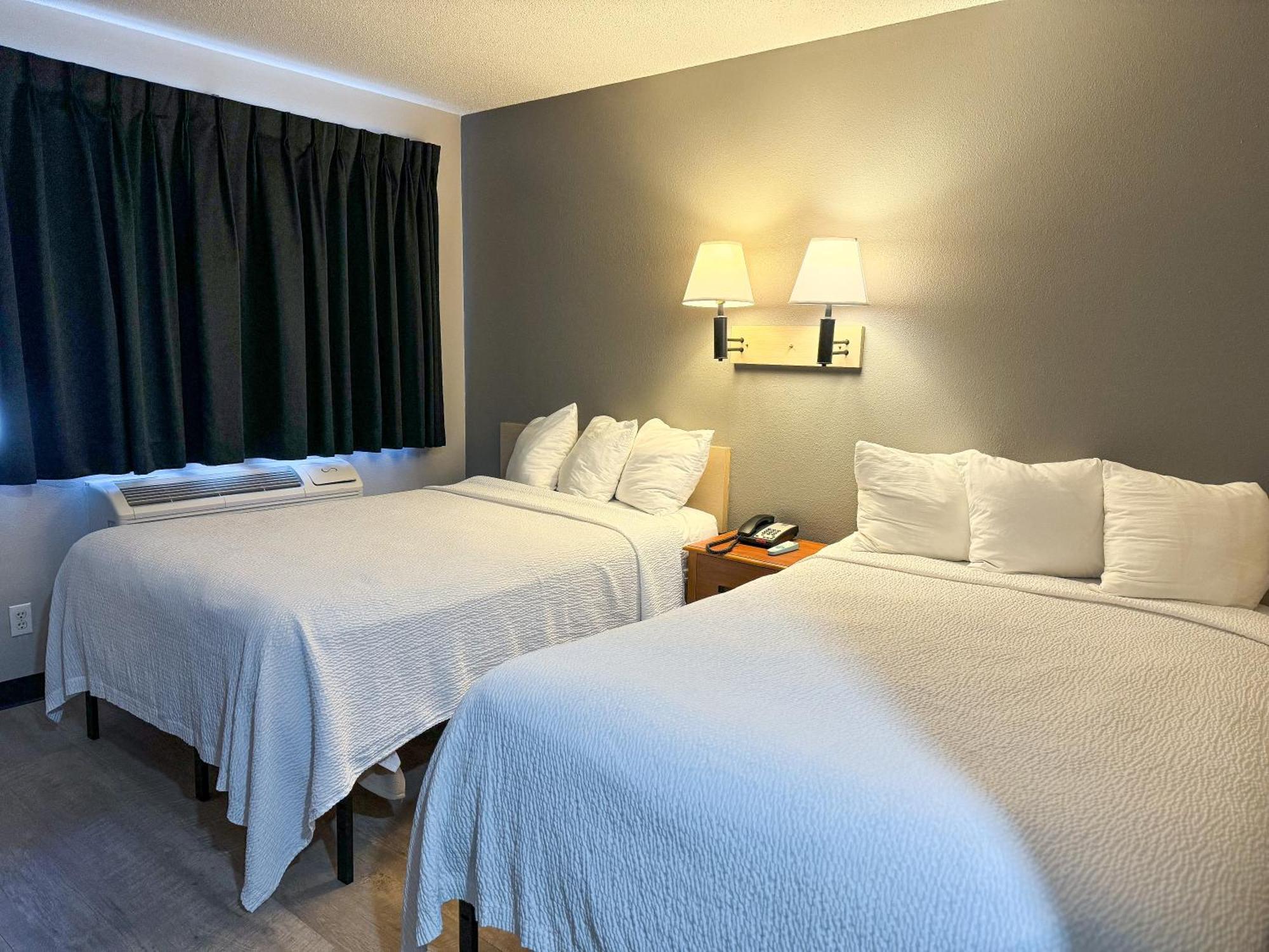 Super 7 Motel Coralville Ngoại thất bức ảnh