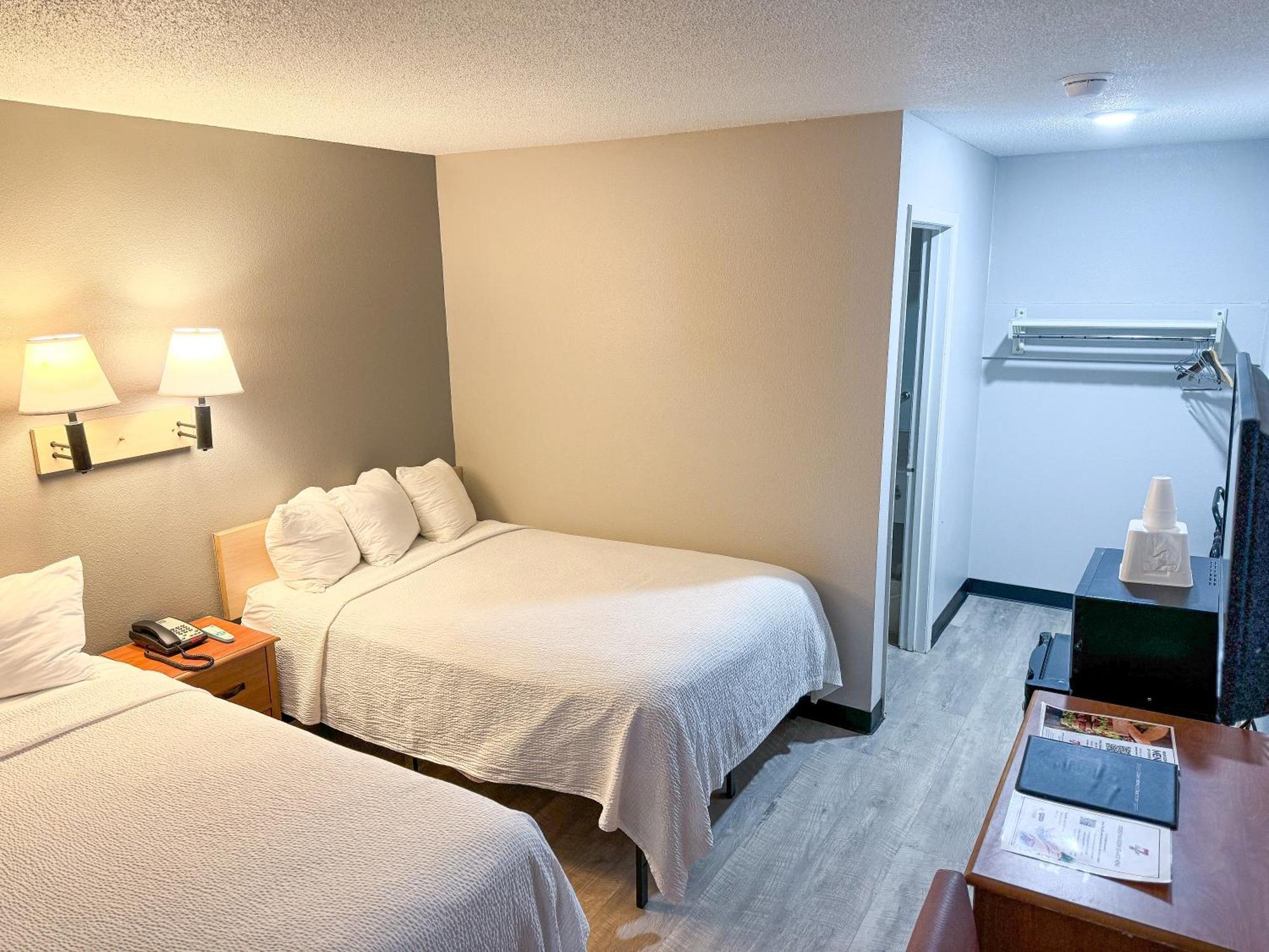 Super 7 Motel Coralville Ngoại thất bức ảnh